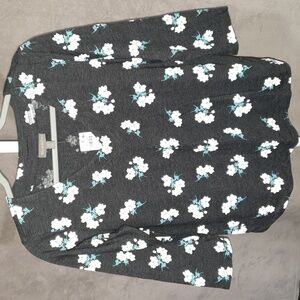 Petite Chintz Floral V-Neck 3/4 Sleeve T-Shirt